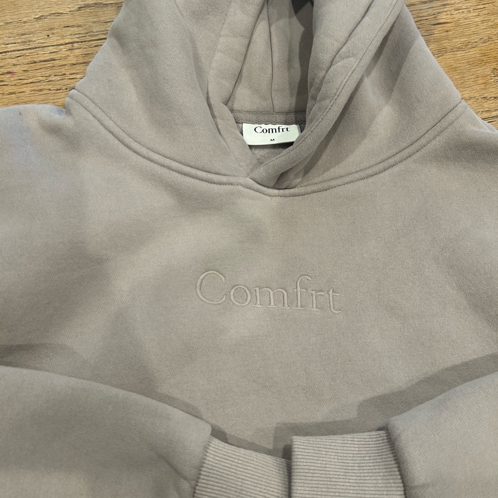 Comfrt Embroidered Pullover Hoodie in Taupe size Medium
